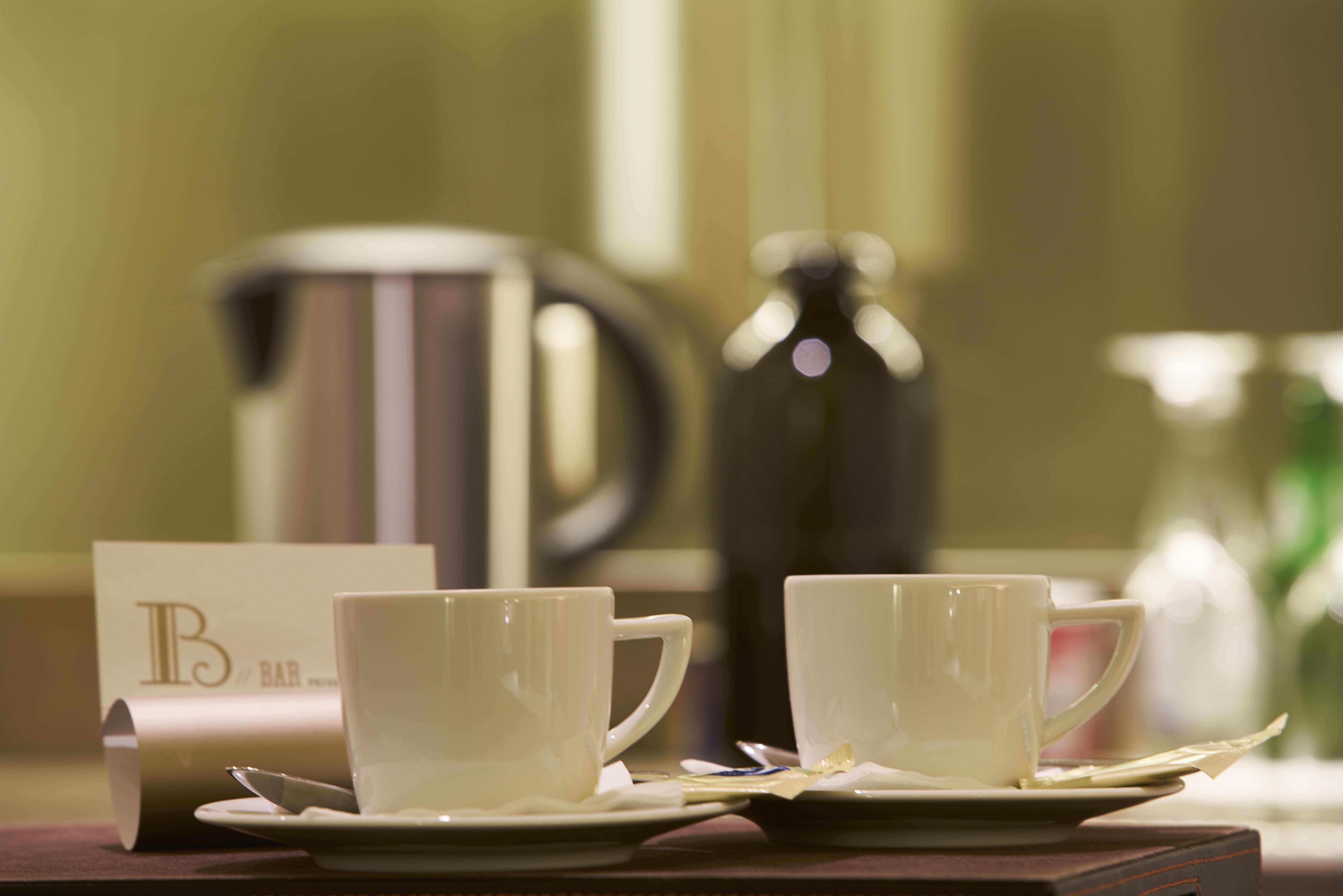 Portobay Flores Buitenkant foto Coffee and tea service