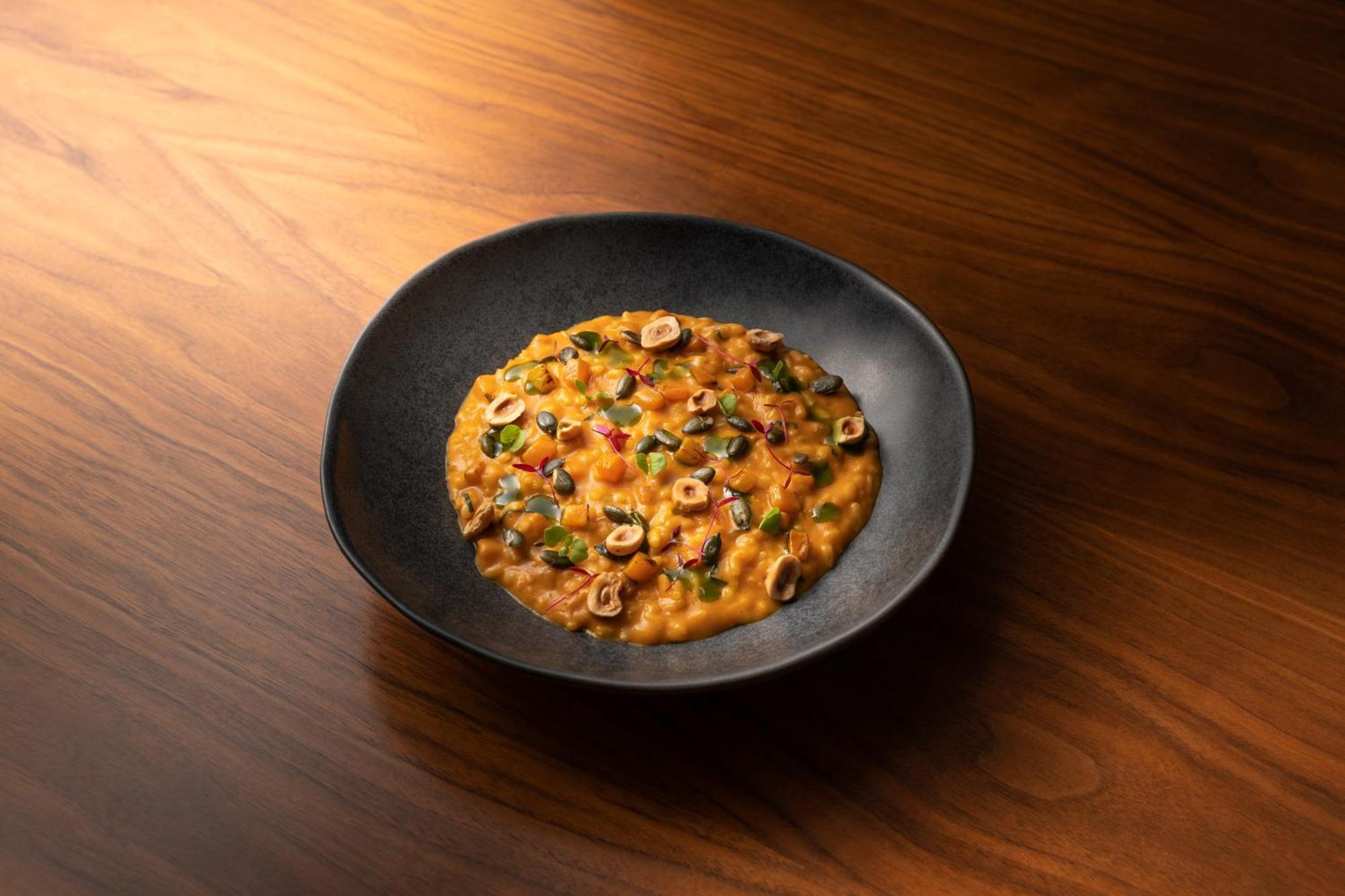 Portobay Flores Buitenkant foto A bowl of bisi bele bhath