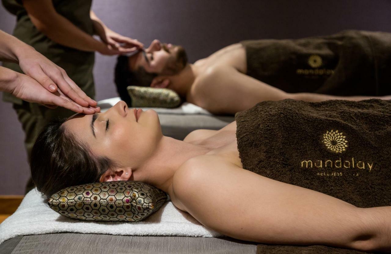 Portobay Flores Buitenkant foto A spa treatment
