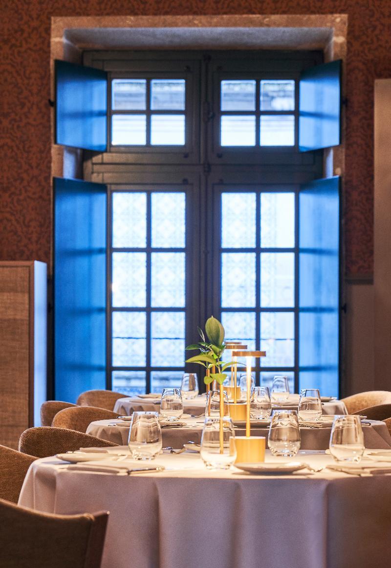Portobay Flores Buitenkant foto The interior of the restaurant